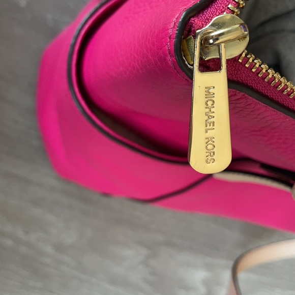 Michael Kors “Jet Set” Leather Tote - Picture 9 of 16